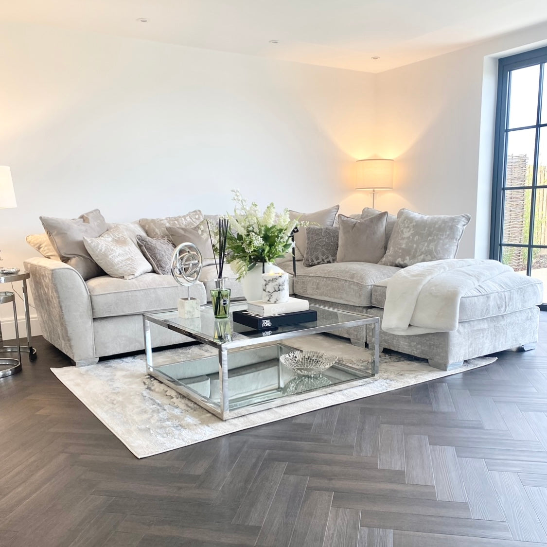 How To Decorate Sofa With Pillows Couch Pillows How To Decorate