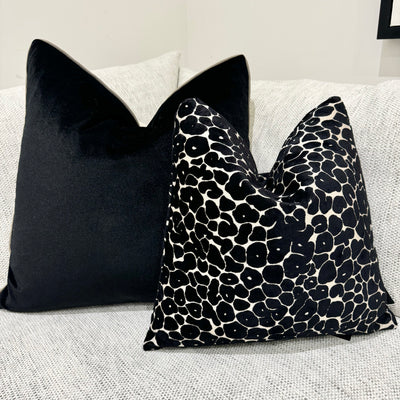 Double Sided Velvet Blk/Crm Cushion