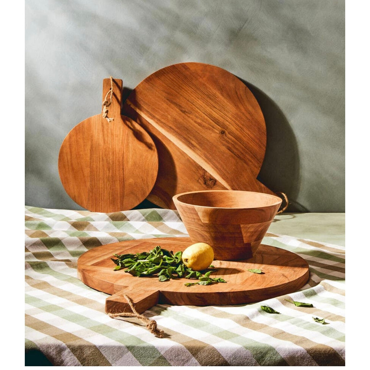 Socorro Medium Round Acacia Wood Chopping And Serving Board