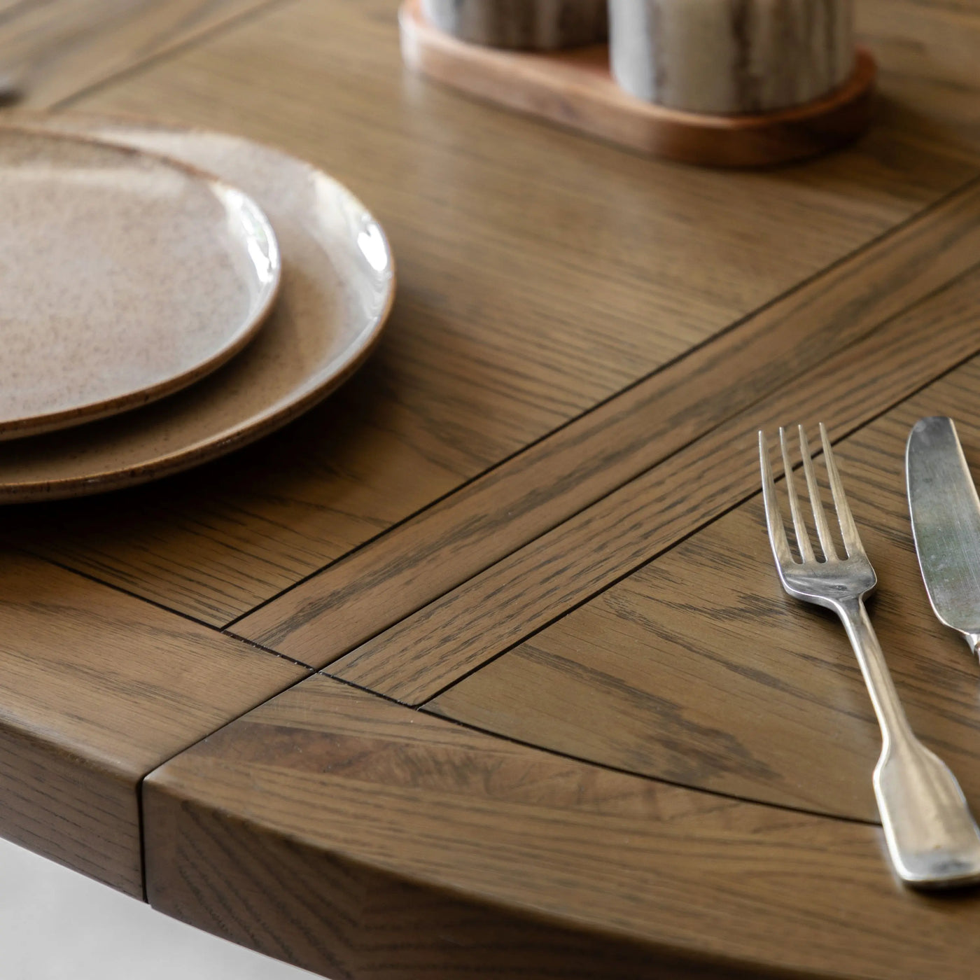 Hardwick Round Extending Dining Table