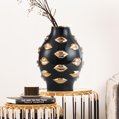 Lips Gold & Black Vase