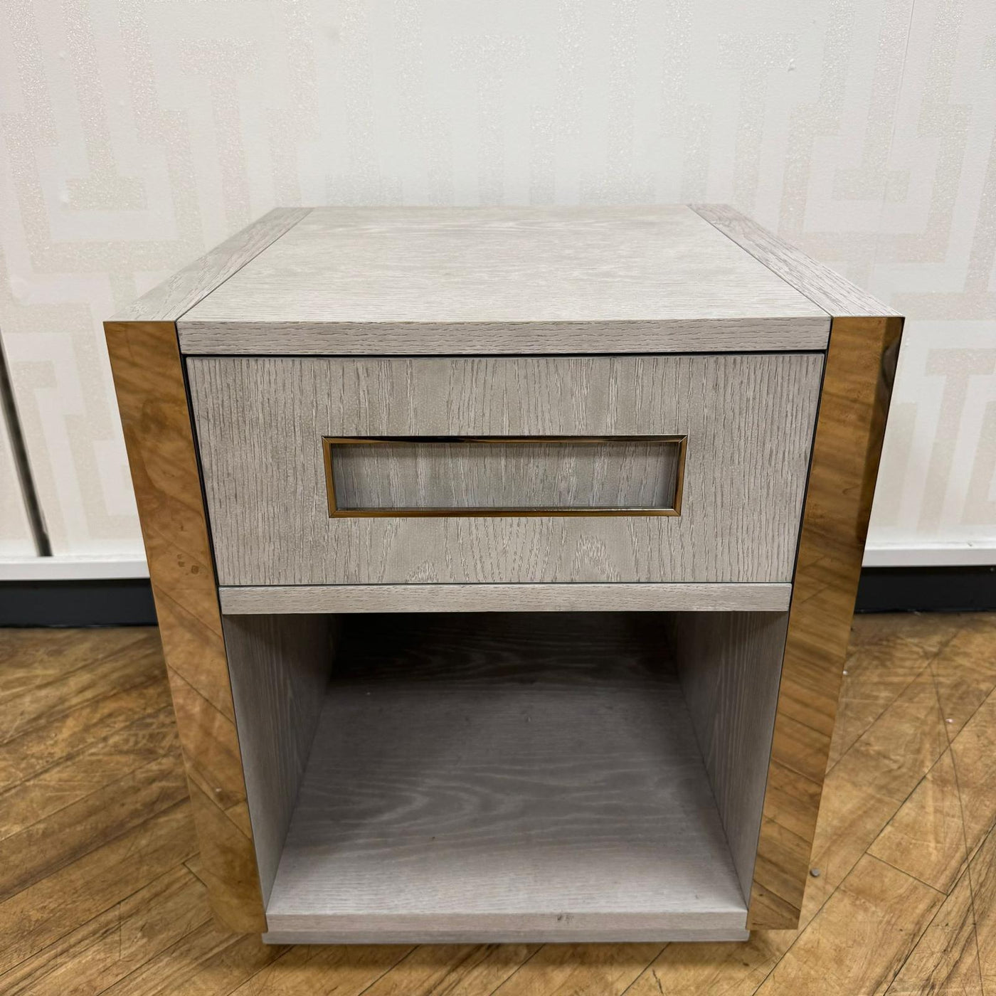 Ex-Display Bespoke Bedside